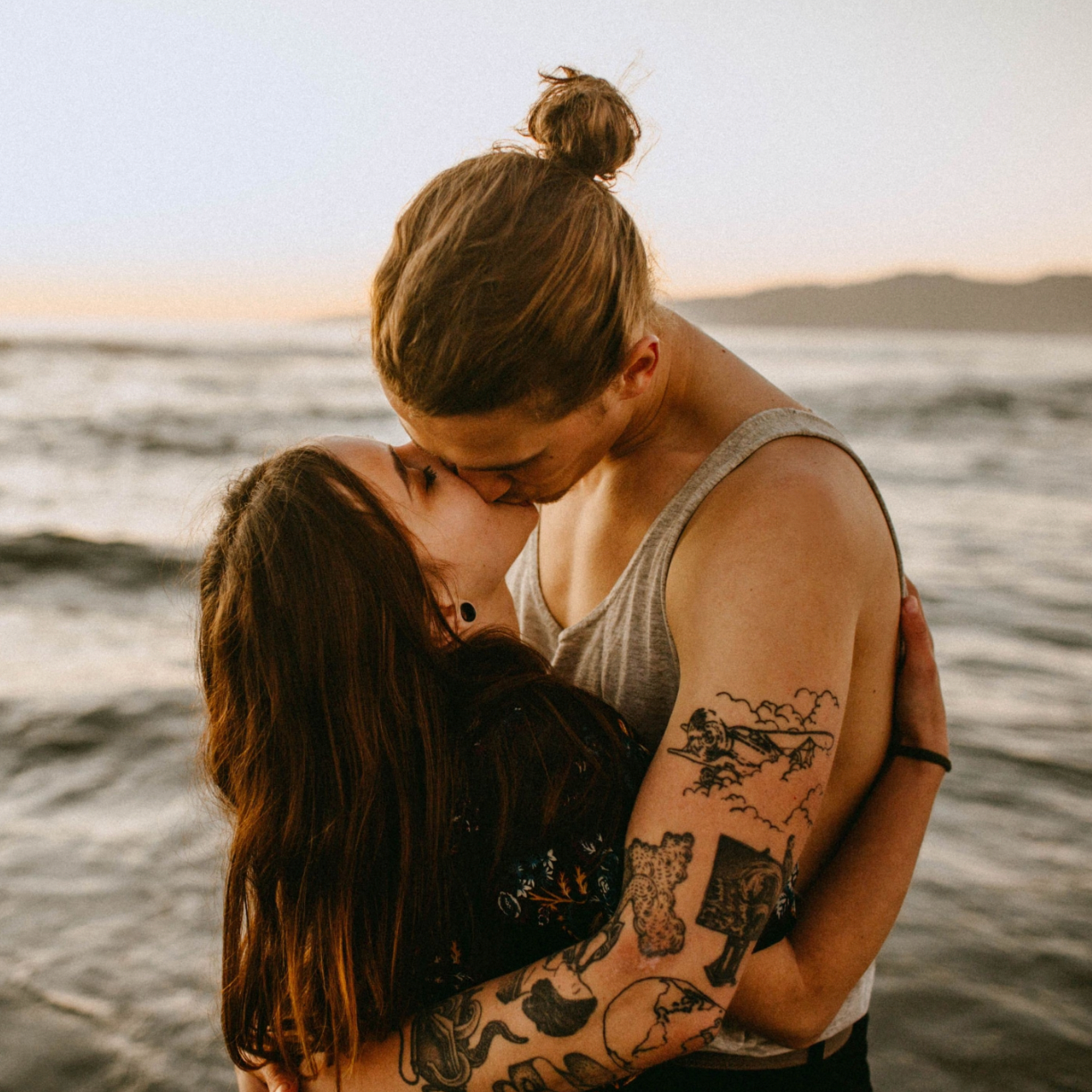 100 AFFIRMATIONS TO ATTRACT AND KEEP LOVE AND ROMANCE